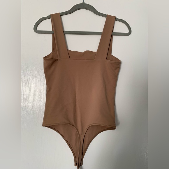 Double-layered seamless fabric square neck bodysuit from Abercrombie - Picture 2 of 4